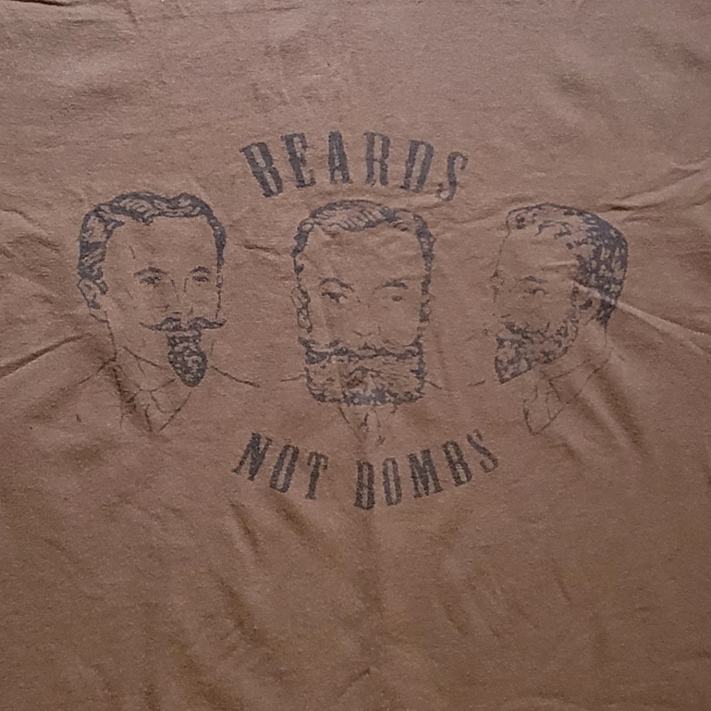 🧔Beards not Bombs💣tee
